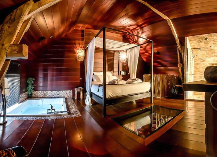 Hôtel pour 2 personnes, avec Terrasse et Jacuzzi ainsi que Jardin et Piscine