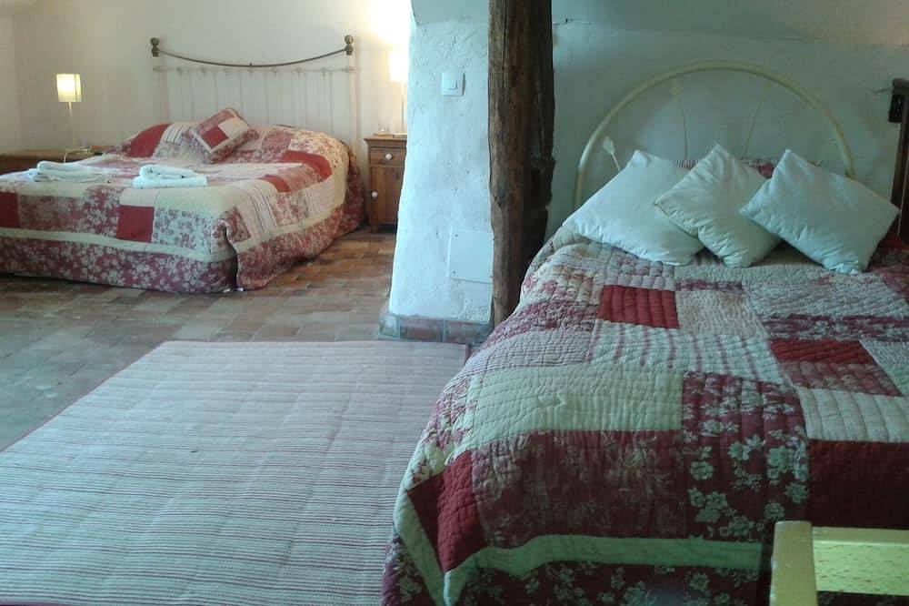 La Petite Boutique, 15thc stone cottage in medieval town, Loire Valley Castles in Saint-Aignan, Romorantin-Lanthenay region