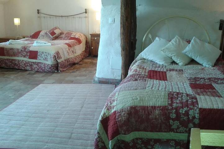 La Petite Boutique, Natursteinhäuschen vom 15. Jhd in kleiner, mittelalt. Stadt in Saint-Aignan, Romorantin-Lanthenay und Umgebung