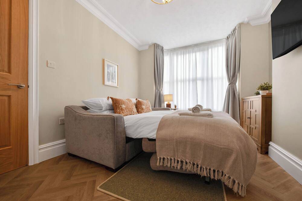 Whiskawayhomes - Sebright Avenue - Luxury home in Worcester, Worcestershire