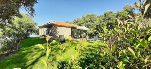 Maison de campagne pour 4 personnes, avec jardin ainsi que jacuzzi et piscine dans Santa Marinha do Zêzere