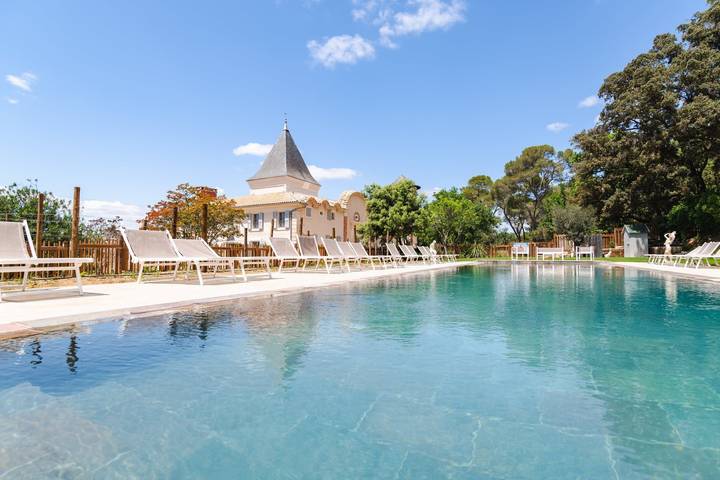 Gîte pour 8 personnes, avec piscine et terrasse ainsi que sauna et jardin - 1