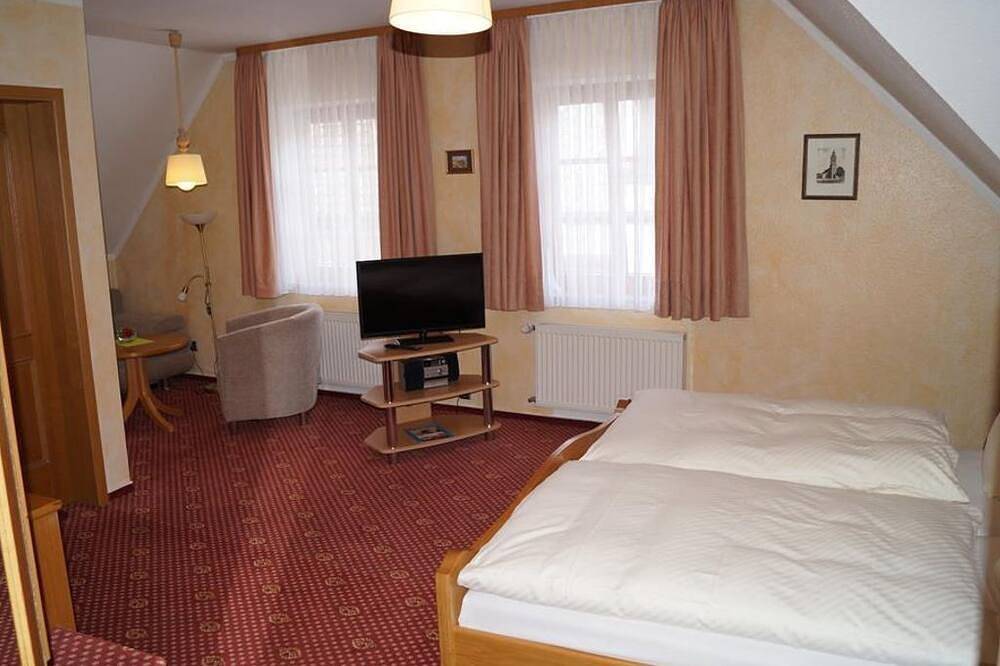 Doppelzimmer, Dusche, Wc, Nichtraucher - Hotel-Restaurant St. Martiner Castell in Sankt Martin, Südliche Weinstraße