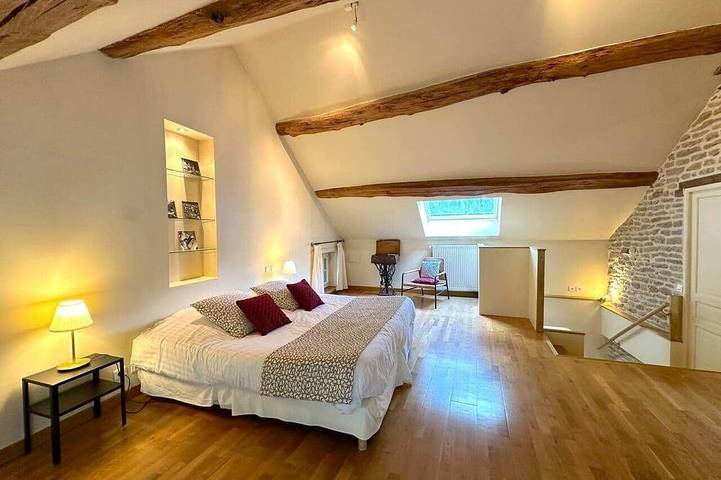 Location de vacances pour 5 personnes, avec terrasse ainsi que piscine et jardin, animaux acceptés à Montoillot