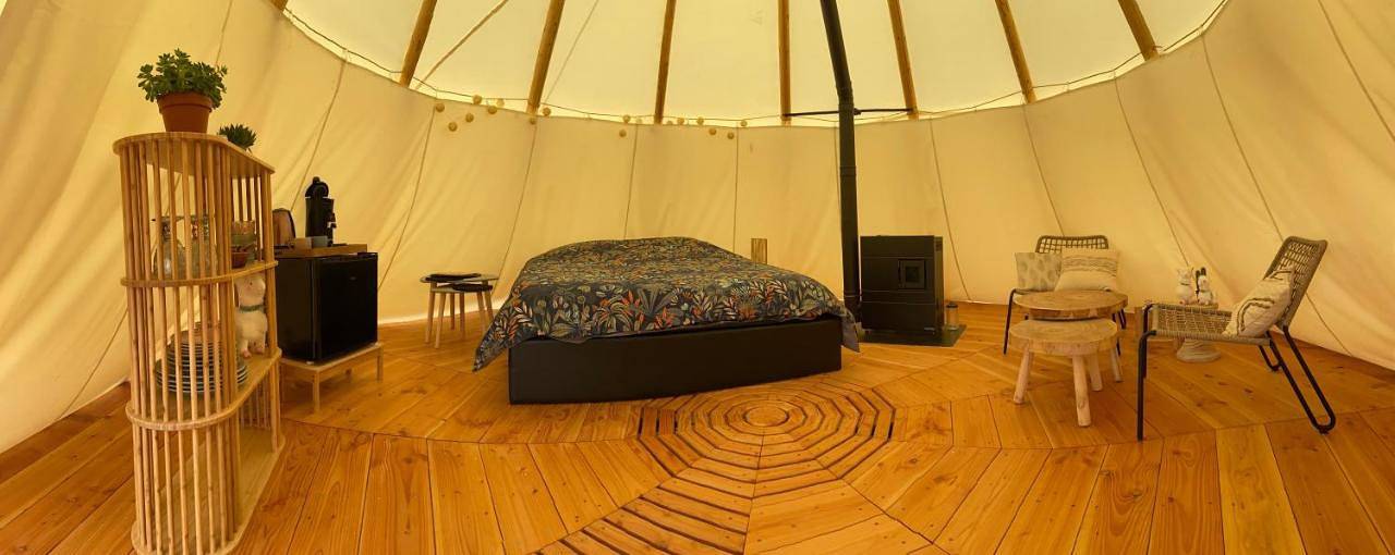 Nuit insolite en Tipi avec bain nordique privatif, petits déjeuners inclus in Médonville, Neufchâteau (Frankrijk)