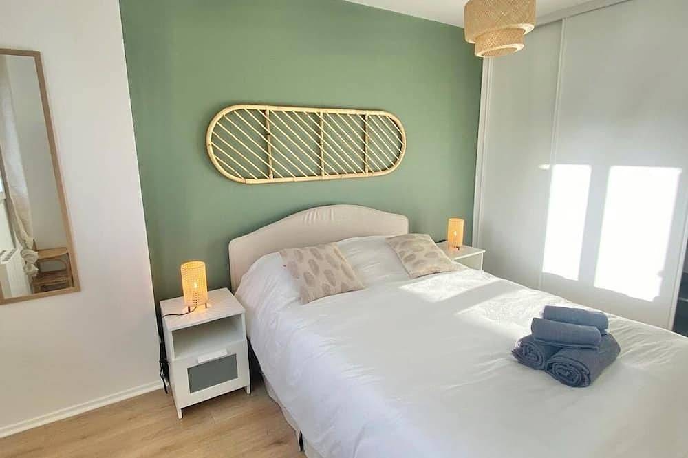 Entire apartment, Modern 3 bedrooms, train, tramway, airport in Nice (France), Nice region