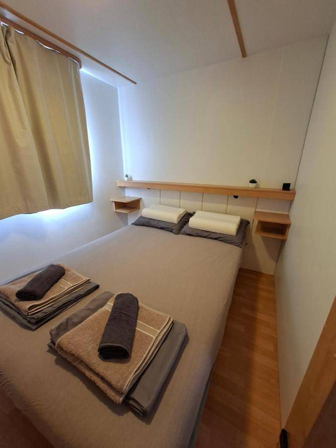 Camping pour 6 personnes, avec jardin ainsi que piscine et vue à Pirovac - 2