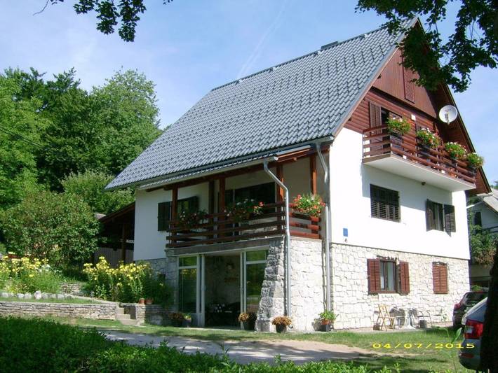 Maison d’hôte pour 3 personnes, avec terrasse ainsi que vue et jardin dans Plitvička Jezera - 2