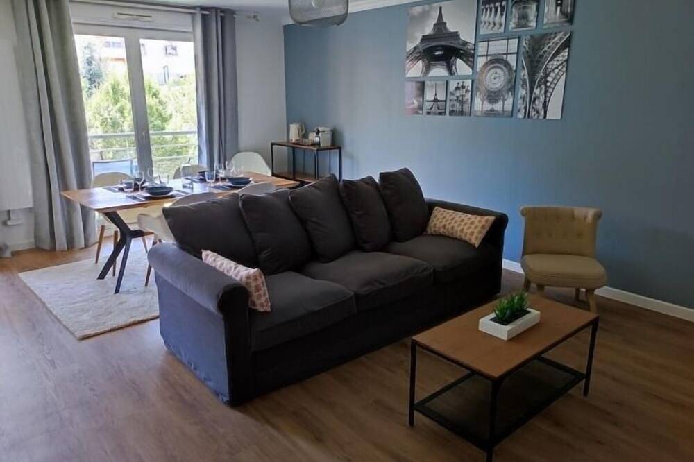 Entire apartment, Cozy, comfortable & practical 2Br in Évry, just 35 min from Paris in Évry-Courcouronnes, Essonne