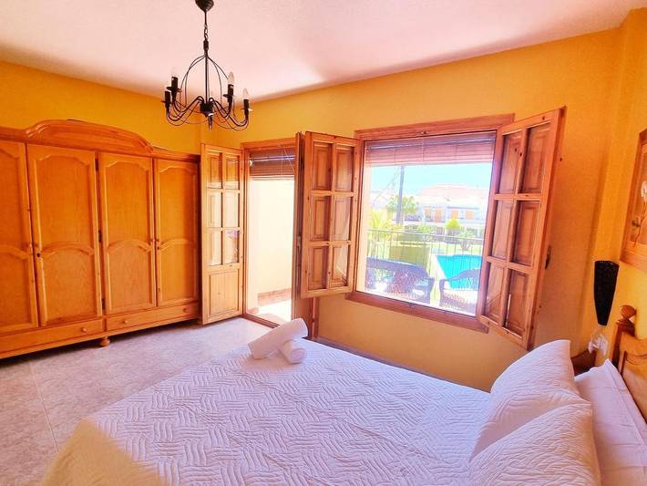 Location de vacances pour 7 personnes, avec jardin ainsi que vue et piscine à Calabardina - 4