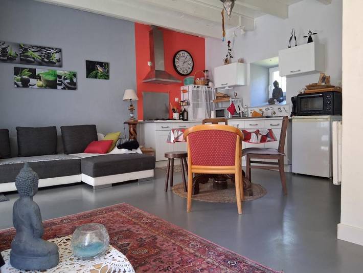 Location de vacances pour 3 personnes, avec vue et jardin, adapté aux familles à Prémian - 2