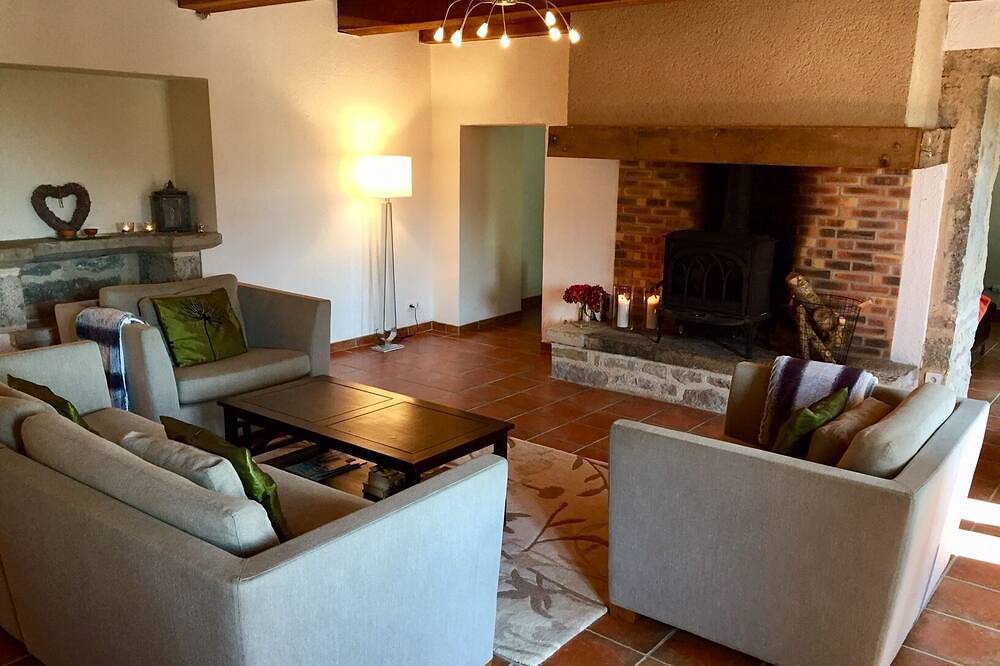 Lumineux, spacieux et accueillant maison de vacances avec des vues fantastiques in Caylus, Tarn-et-Garonne