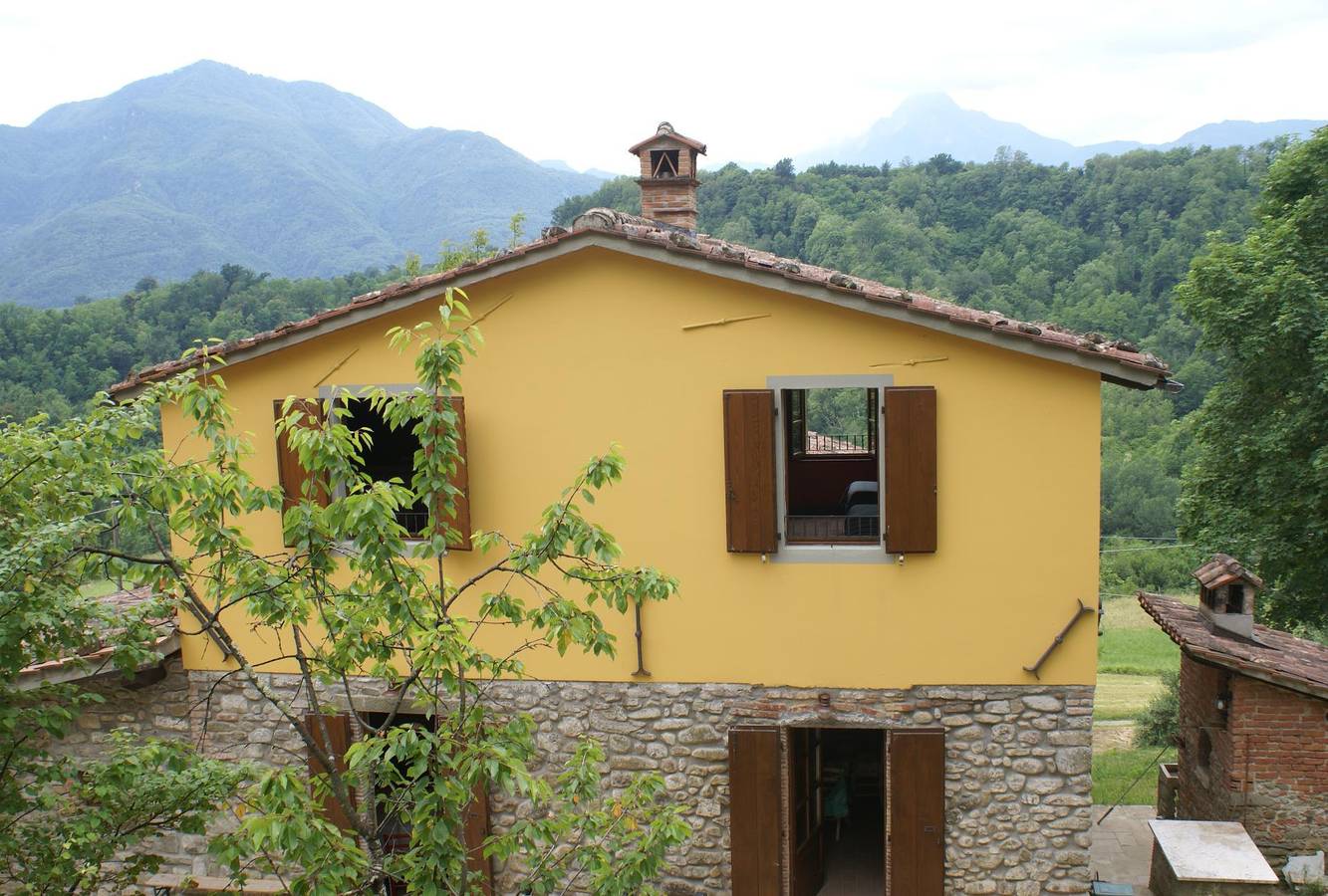 Toskanische Tradition in Barga, Parco Regionale delle Alpi Apuane