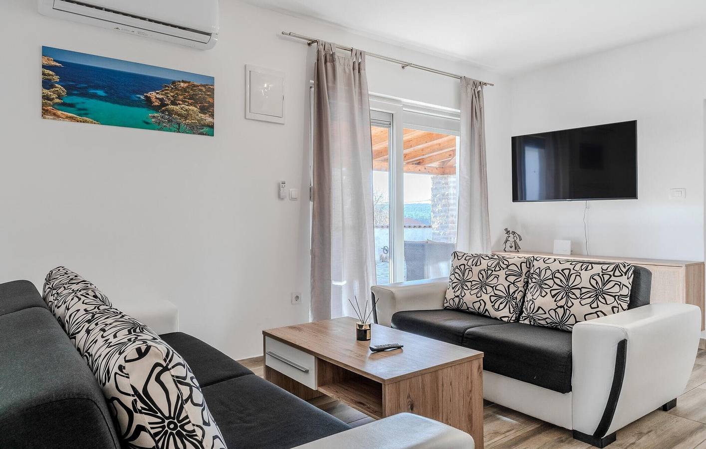 Ferienhaus für 8 Personen mit Terrasse in Novigradsko More, Zadar