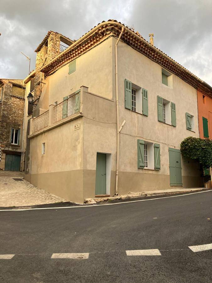 Location de vacances pour 4 personnes, avec terrasse, animaux acceptés à Pontevès