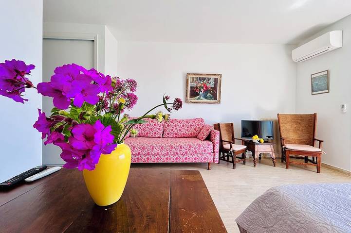 Appartement entier, Vue mer imprenable, studio avec balcon et parking dans magnifique domaine in Villefranche-sur-Mer, Côte méditerranéenne (France)