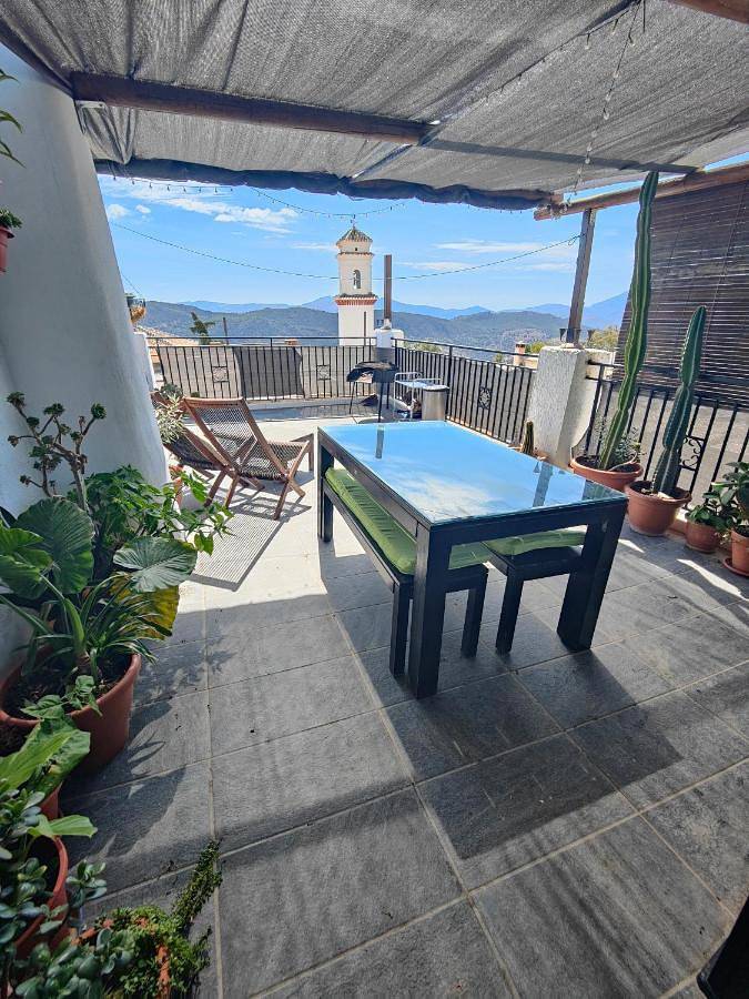 Apartamento para 12 personas, con Balcón además de Terraza y Vistas en La Taha