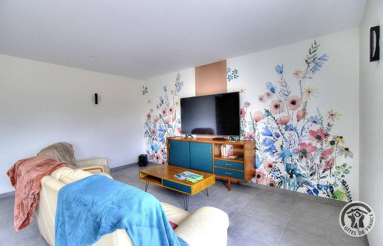 Gîte pour 15 personnes, avec terrasse et jardin à Chambost-Longessaigne - 4