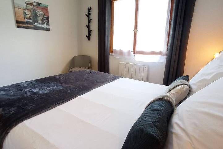 Ganze Wohnung, 4 / 6p Wohnung mit ruhiger Terrasse, in der Nähe von Skigebieten in Saint-Jean-de-Sixt, Annecy und Umgebung