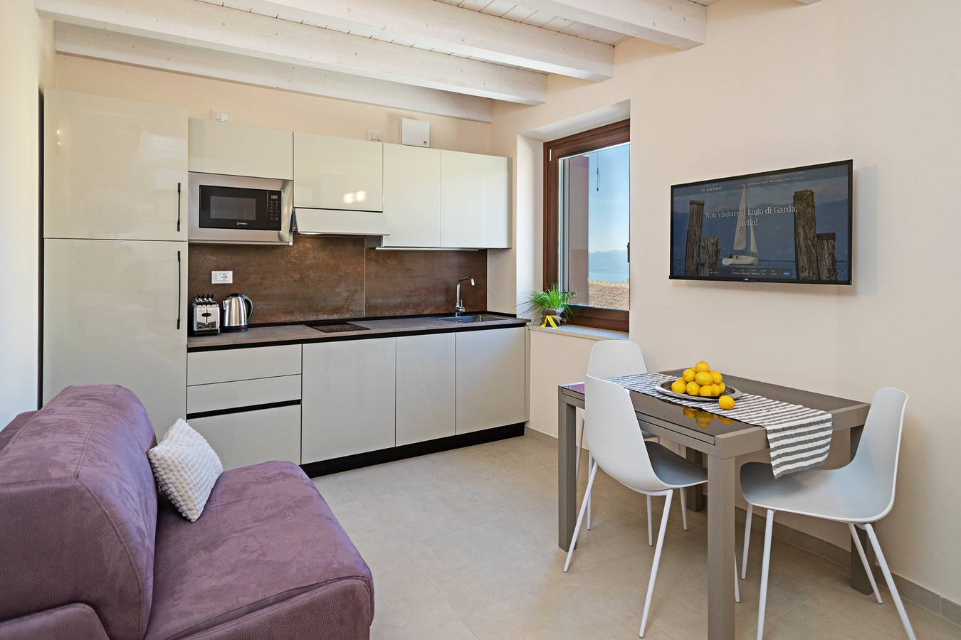 Appartement entier, Regarda - Residenza Gj - piano 2 moderno bilocale con terrazza panoramica in Lazise, Montagnes autour du lac de Garde