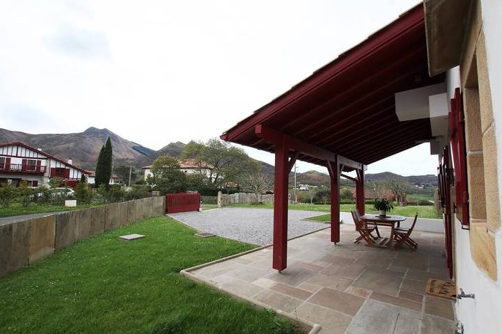 Gîte pour 2 personnes, avec jardin à Sare