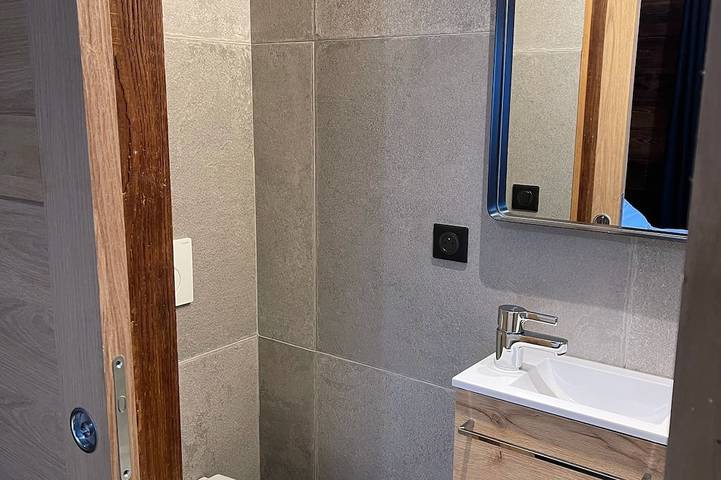 Ganze Wohnung, 4 person flat at the foot of the slopes and 6 minutes walk from the town centre in Bellentre, La Plagne-Tarentaise