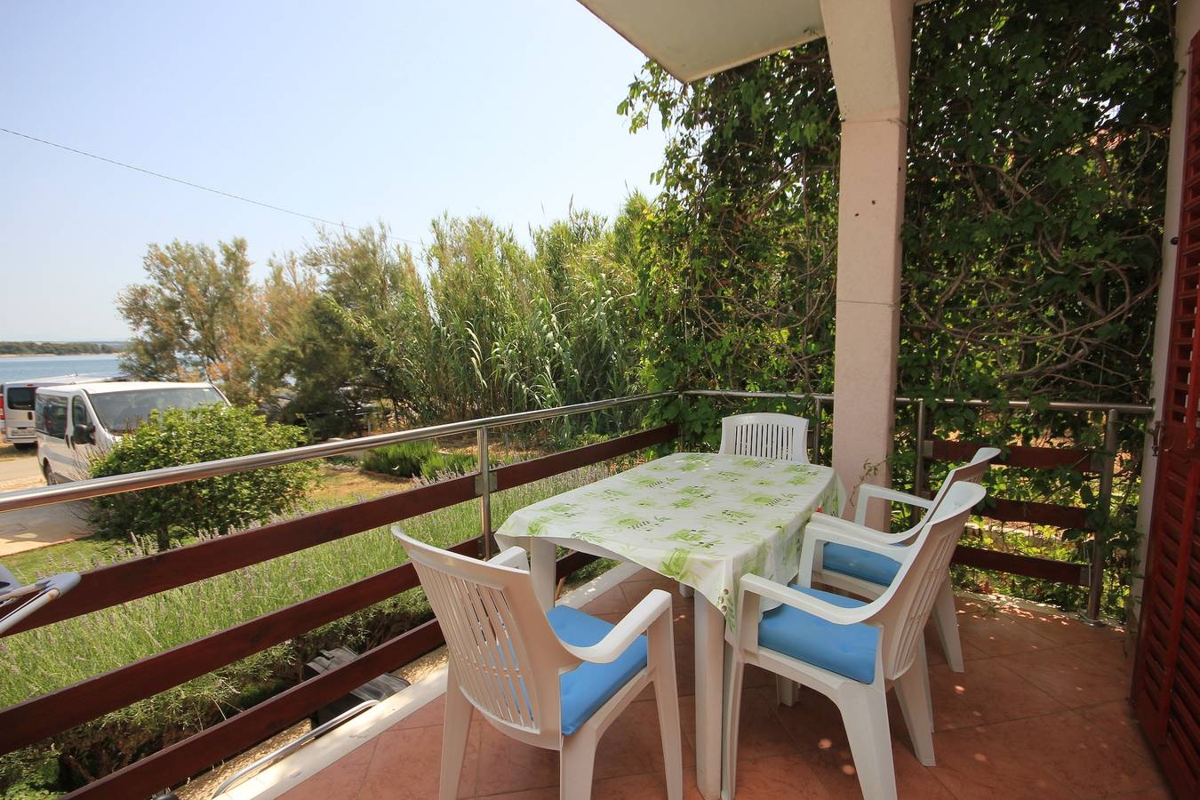 Ganze Wohnung, 1-Zimmer-Ferienwohnung mit Terrasse und Meerblick Kraj, Pasman A-8247-a in Ugrinici, Kraj