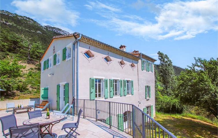 Location de vacances pour 8 personnes, avec jardin ainsi que piscine et terrasse, animaux acceptés à Die - 2