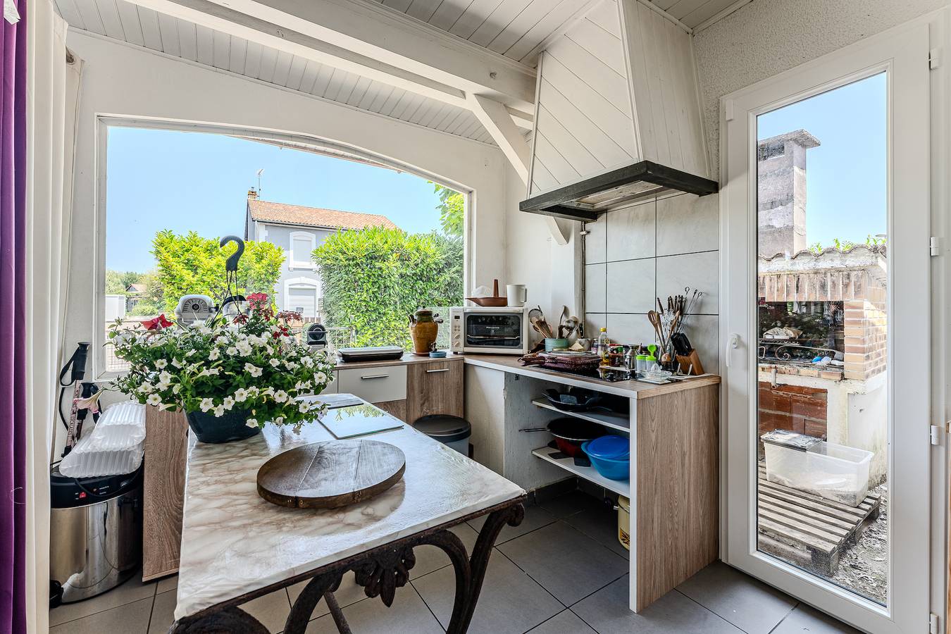 Estudio entero, Estudio 'Le De La Gare' con terraza privada y Wi-Fi, cerca del océano in Saint-Julien-en-Born, Côte d’Argent