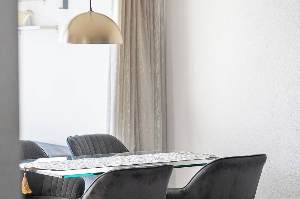 Ganze Wohnung, Charmante 3-Zimmer-Wohnung Rolf Benz I Zentrum Böblingen I Familie I Klimaanlage in Böblingen, Stuttgart Region