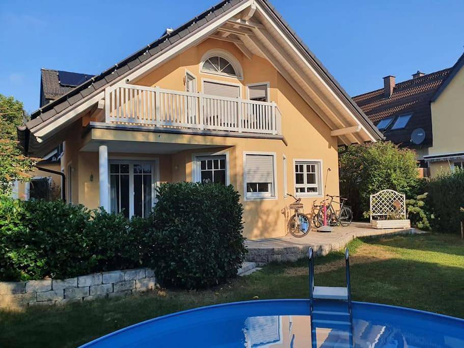 Phantastisches Haus mit Pool direkt in München in München Perlach, München