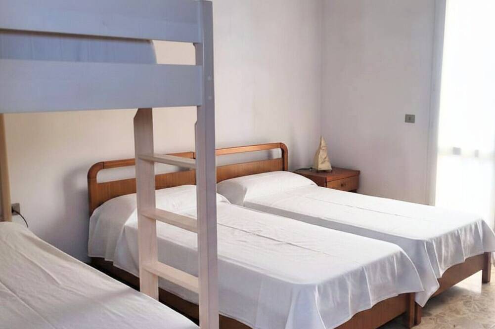 Entire apartment, Cesenatico, Spacious Two-Bedroom Apartment with Private Parking Space in Gatteo A Mare, Forlì-Cesena Province