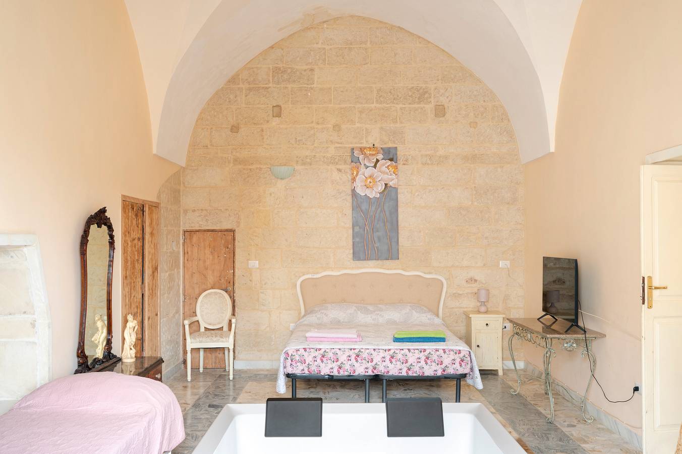 Room 'Costantini - Rosa' with Shared Terrace, Wi-Fi and Air Conditioning in San Donato di Lecce, Lecce-provinsen
