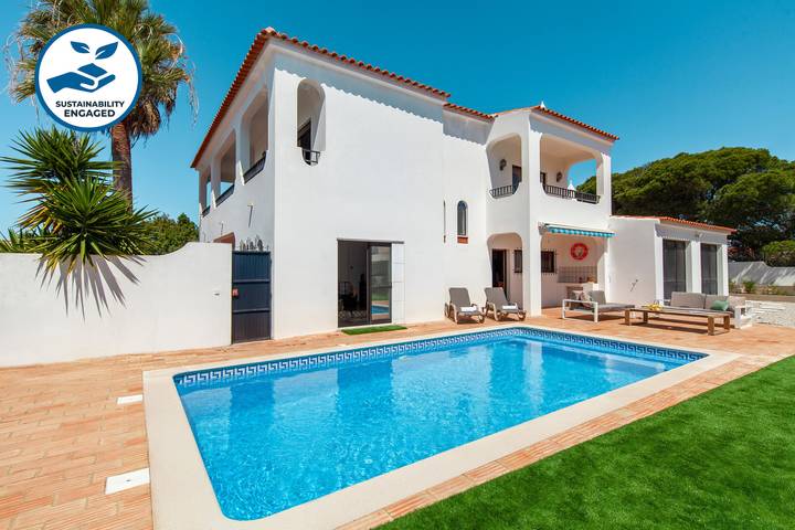 Villa para 12 pessoas, com varanda e jardim em Albufeira