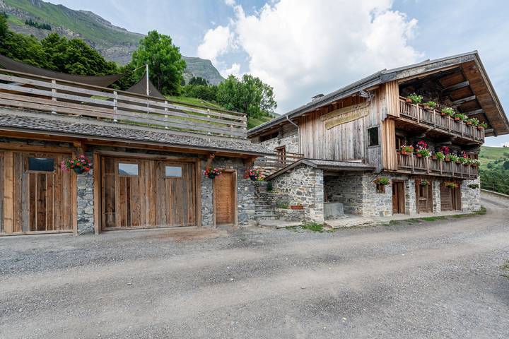 Chalet 'Gite Les Clapières - Petite Partie' avec vue sur montagne, terrasse privée et jardin partagé in La Giettaz, Région d'Albertville