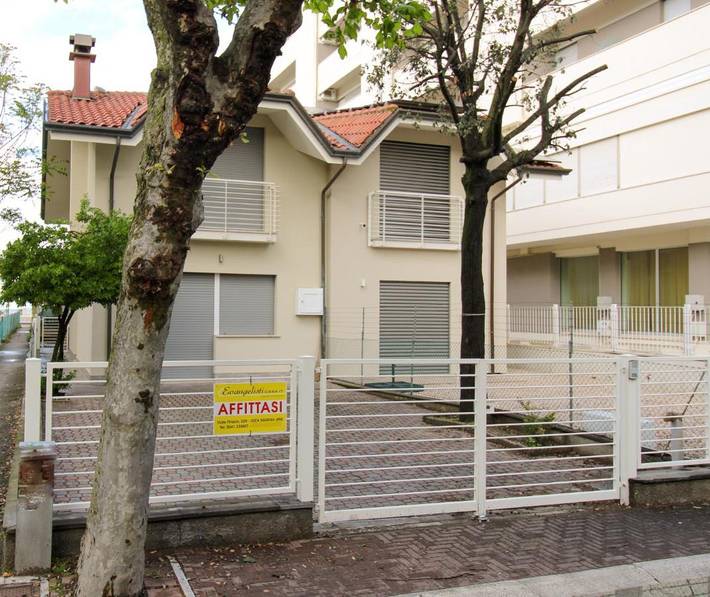 Casa vacanza per 9 persone, con Balcone e Terrazza nonché Giardino e Panorama a Bellaria