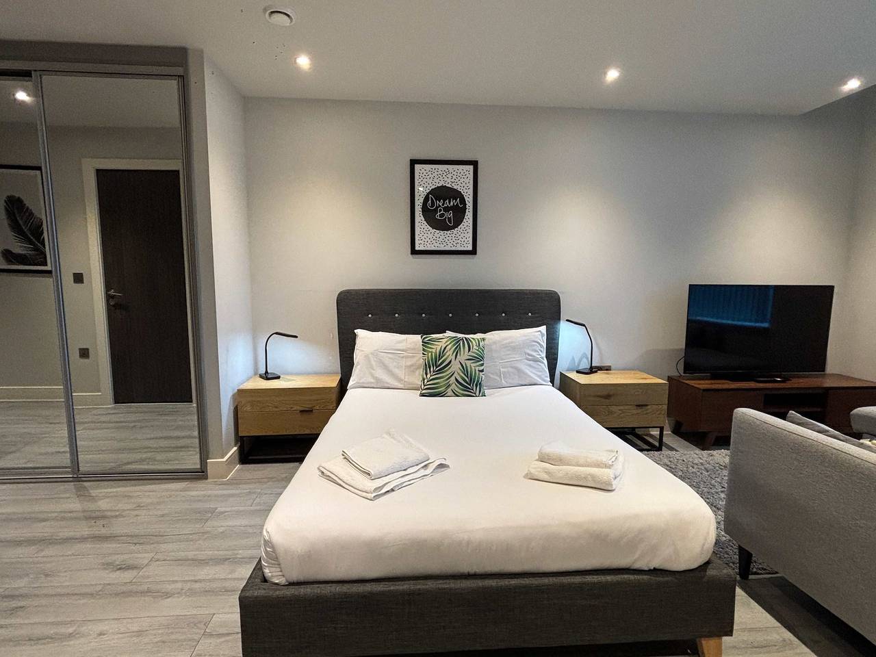 Ganze Wohnung, Stylish Studio in Central Bracknell with Free Parking in Bracknell, Berkshire