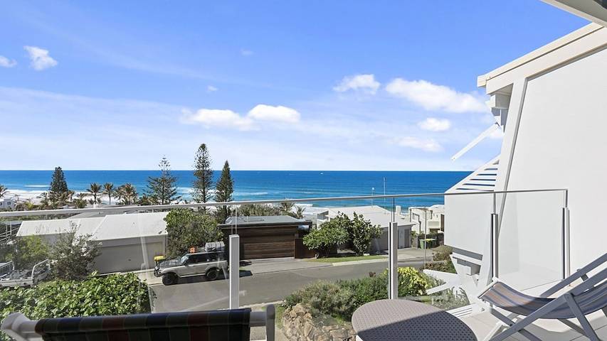 Holiday apartment for 4 people, with balcony in Sunshine Beach