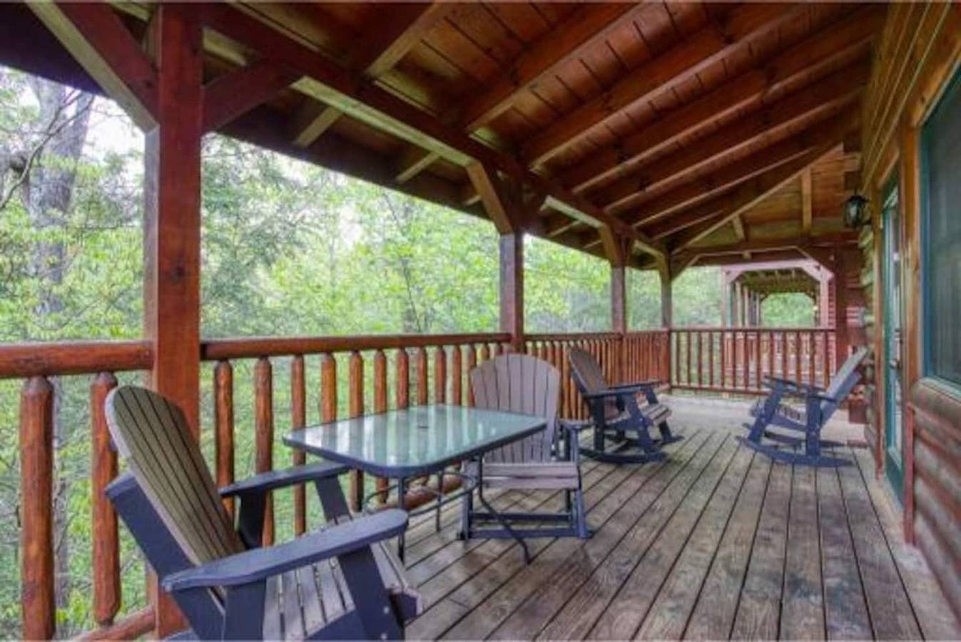 Entire apartment, Dreams come true with this Luxury Cabin! in Gatlinburg, Sevier County