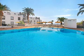 Apartment for 6 People in Puerto del Carmen Old Town, Tías, Photo 1