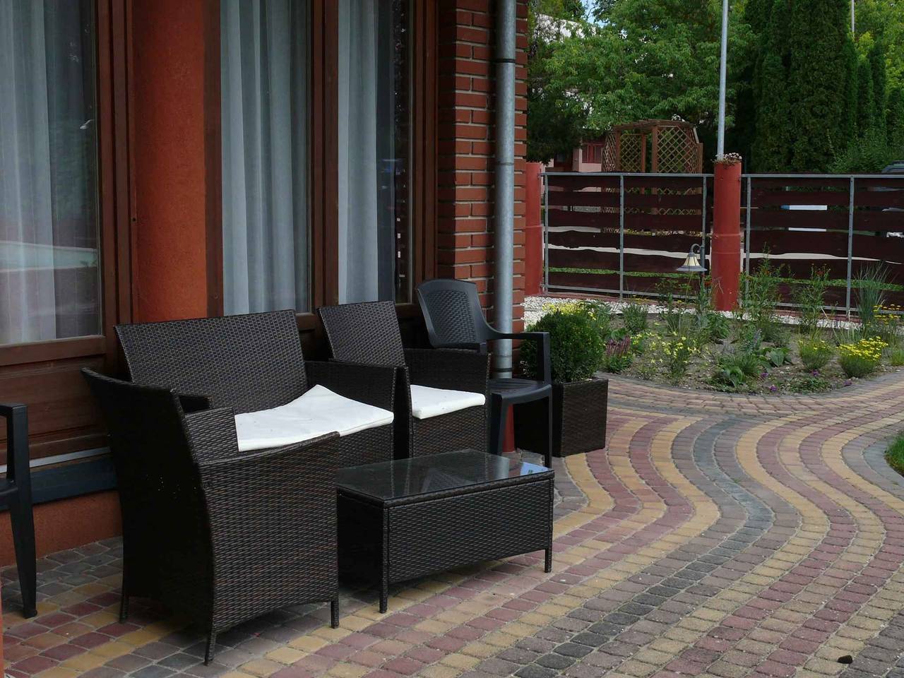 Ganze Ferienwohnung, Ferienwohnung in einem Apartmenthaus mit Pool und Internet  in Balatonkeresztur, Plattensee Südufer