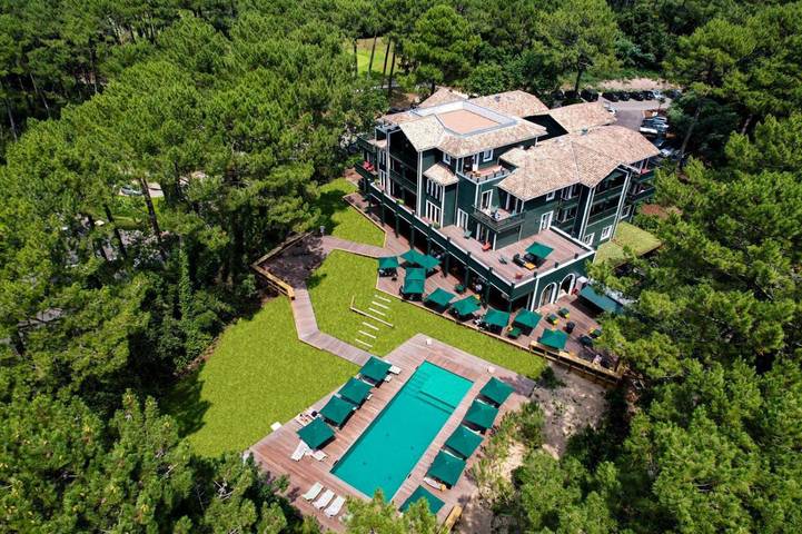 Hôtel pour 4 personnes, avec piscine ainsi que vue et jardin, animaux acceptés
