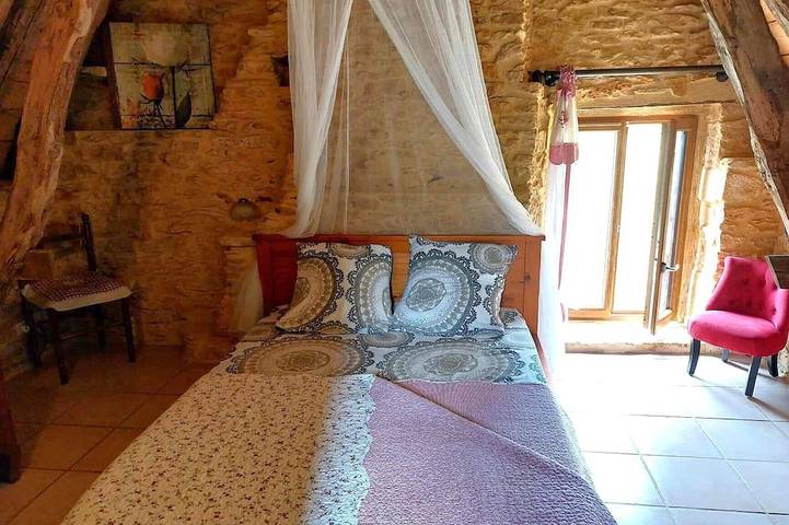 Gîte pour 6 personnes, avec jardin ainsi que piscine et terrasse, animaux acceptés à Proissans - 4