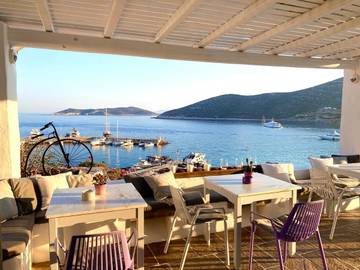 Cottage pour 2 personnes, avec vue ainsi que balcon et piscine dans Platis Gialos Sifnos
