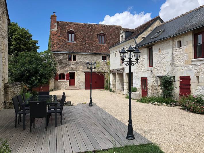 Gîte pour 12 personnes, avec terrasse et jardin à Crissay-sur-Manse
