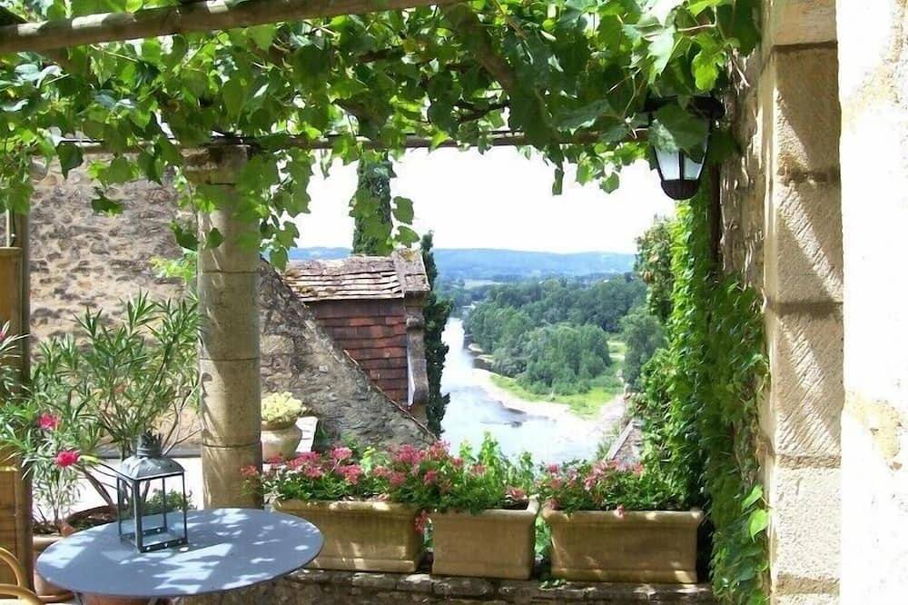 La Treille, maison de charme, au coeur de Beynac. in Beynac-et-Cazenac, Périgord Noir