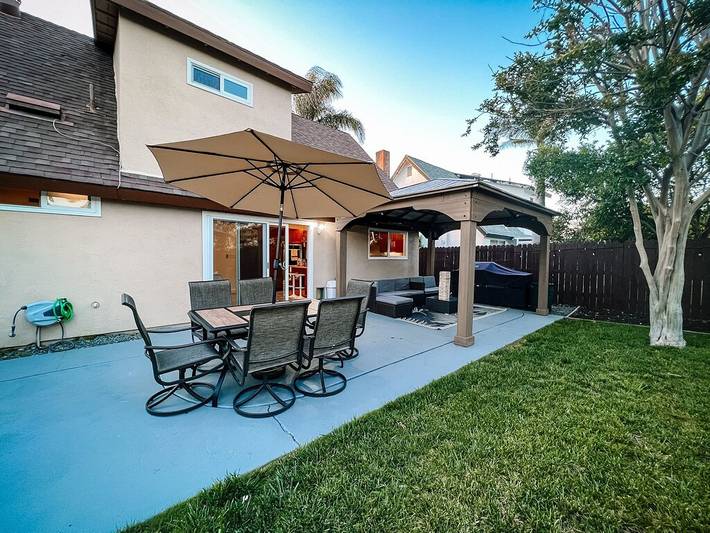 Vacation rental for 8 people, with yard in Tustin