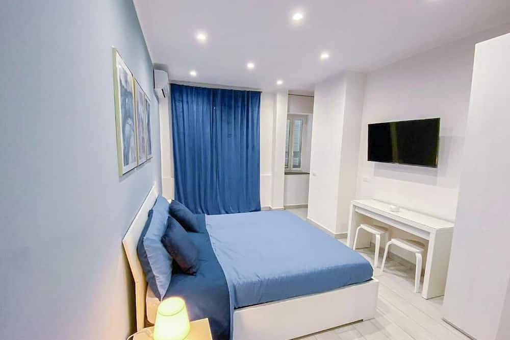 B&B Vmhome - King Deluxe: Staying on the Slopes of Vesuvius in Torre del Greco, Vesuvio National Park