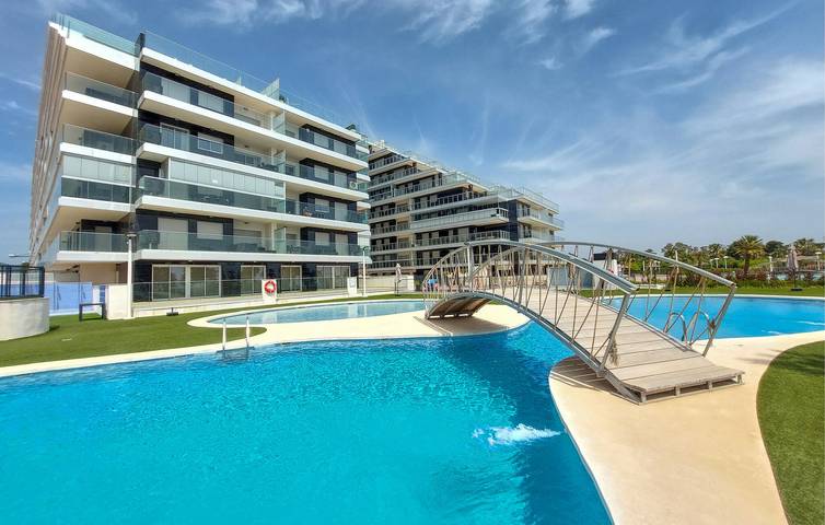 Gîte pour 6 personnes, avec jacuzzi ainsi que terrasse et piscine à Cabanes