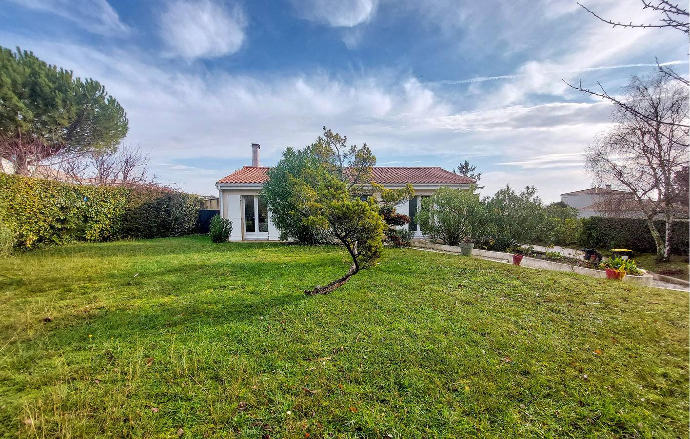 Apartamento de lujo con piscina y jardín, cerca de Plage des Nonnes in Meschers-sur-Gironde, Region de Rochefort